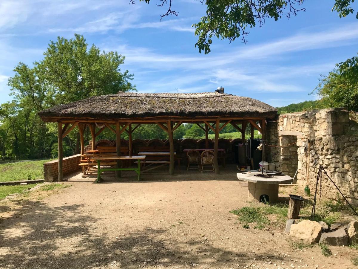 Guens Vendeghaz Hotel Szigliget Buitenkant foto
